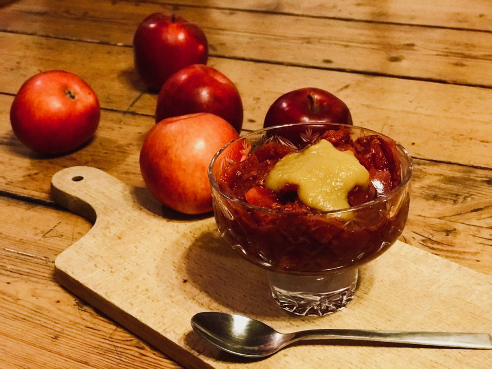 Jablečný dezert s malinami a jablečným pyré_jak zhubnout v menopauze