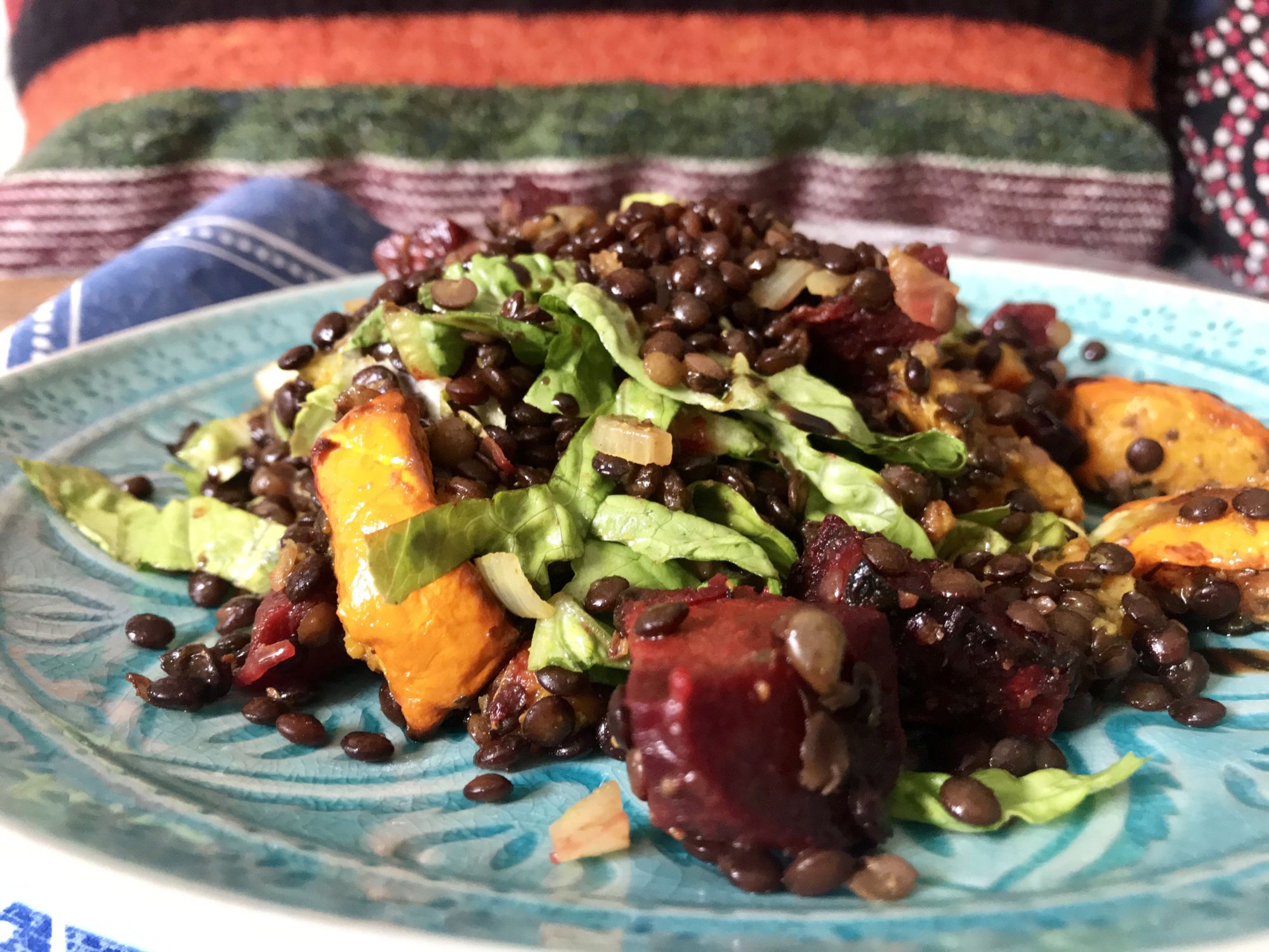 Teplý čočkový salát s pečenou zeleninou - jak zhubnout v menopauze